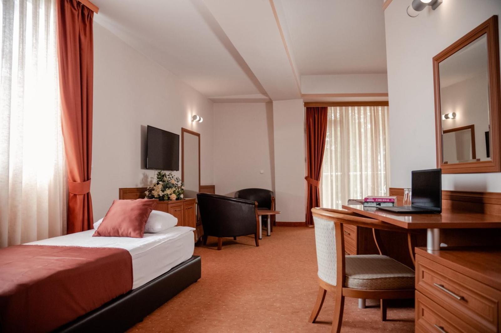 Hotel Drim & Spa ストルガ エクステリア 写真
